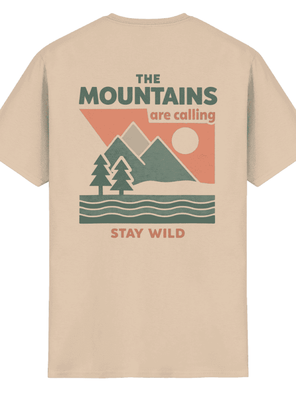 back-heavy-cotton-t-shirt-natural-526-c9f4-1000x-1.png „Mountains Call“ – XL / Natural · Einzelstück