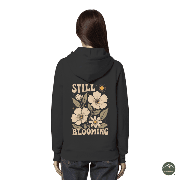„Still Blooming“